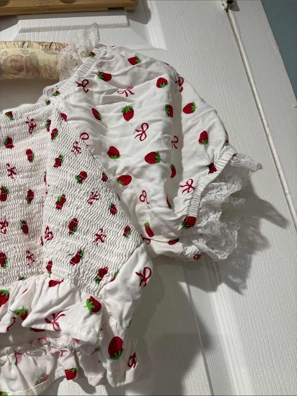 White Strawberry Print Puff-Sleeve Crop Top - Picture 6 of 7